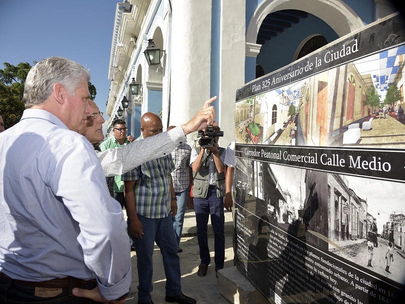 Presidente cubano recorre centro histórico de Matanzas Presidente cubano recorre centro histórico de Matanzas